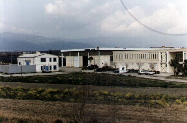 vedutacapannonelavorazioneterriccieufficiamministrazioneeprogettazione.jpg